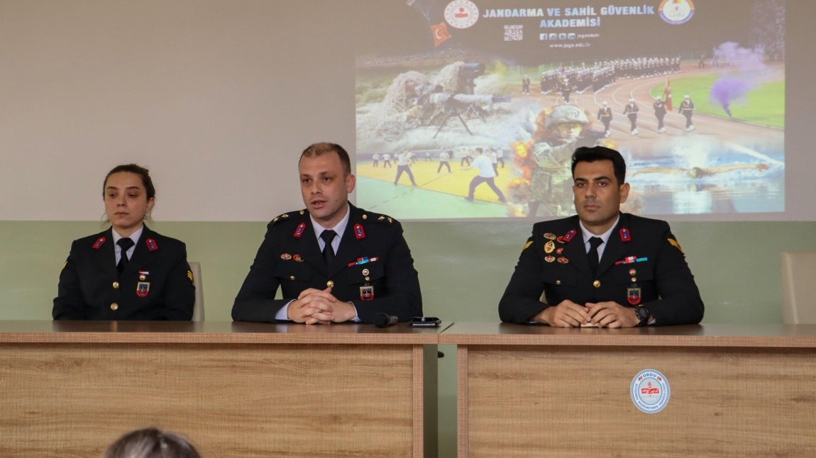 Ordu Jandarma Komutanlığı Personeli Okulumuzda Mesleki Tanıtım Faaliyeti Düzenledi